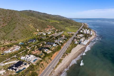 The coast along Pacific Coast Highway